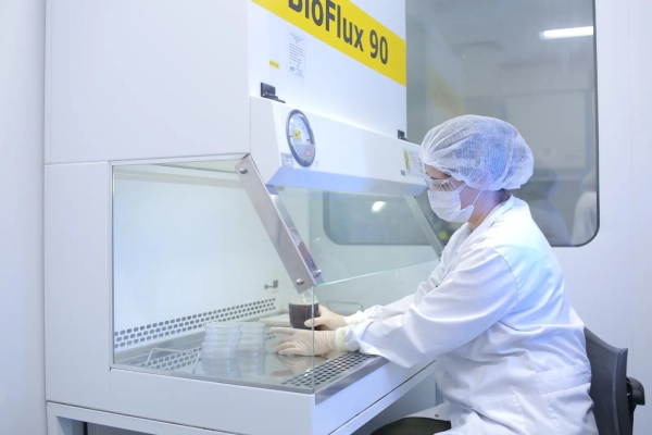 Colaboradores da Ceva Brasil reunidos na unidade de Paulínia